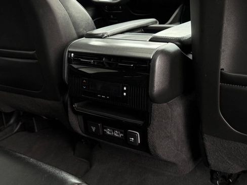 Used 2024 Jeep Wagoneer Series II AWD/4WD image 25