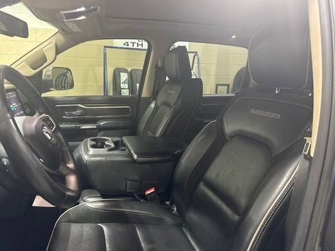 Used 2019 RAM 1500 Laramie AWD/4WD image 9