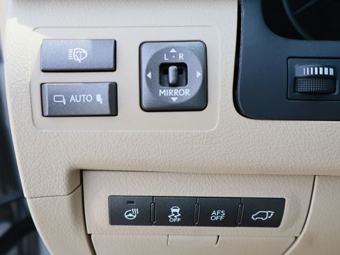 Used 2011 Lexus LX 570 4WD image 23