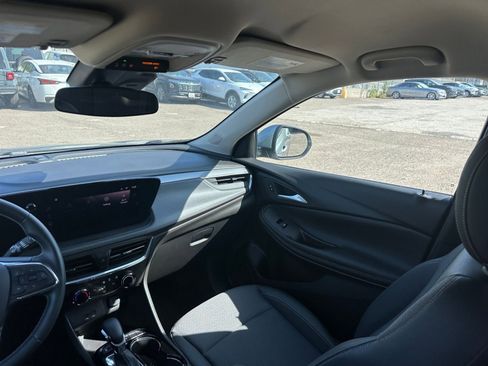 Used 2025 Buick Encore GX Preferred image 33