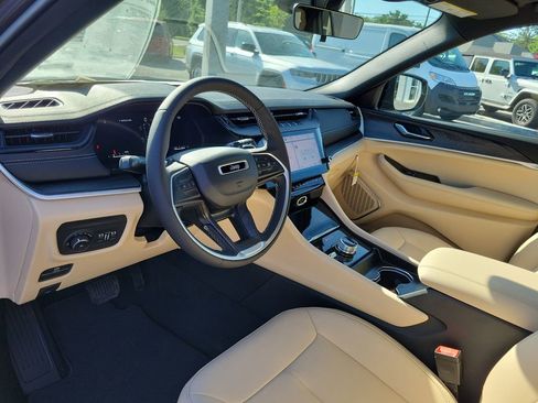 New 2026 Jeep Grand Cherokee L Limited AWD/4WD image 8
