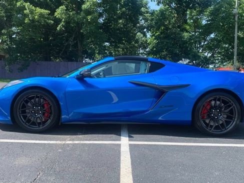 Used 2024 Chevrolet Corvette Z06 RWD image 5