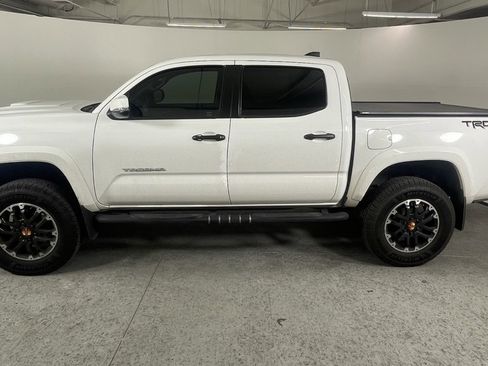 Used 2020 Toyota Tacoma TRD Sport w/ Technology Package image 6