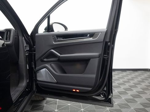New 2026 Porsche Cayenne Turbo image 30