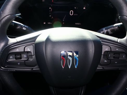 Used 2025 Buick Envista Preferred image 13