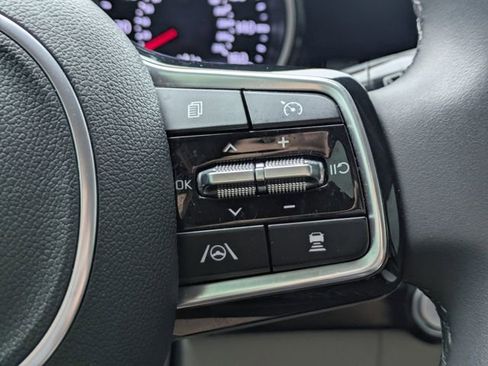Used 2024 Kia Carnival EX FWD image 26
