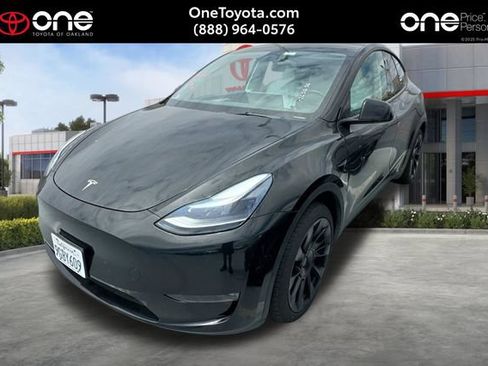 Used 2023 Tesla Model Y Long Range AWD/4WD image 1