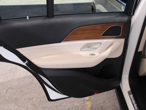 Used 2025 Mercedes-Benz GLE 350 4MATIC image 11