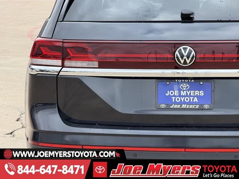 Used 2025 Volkswagen Atlas SE image 10