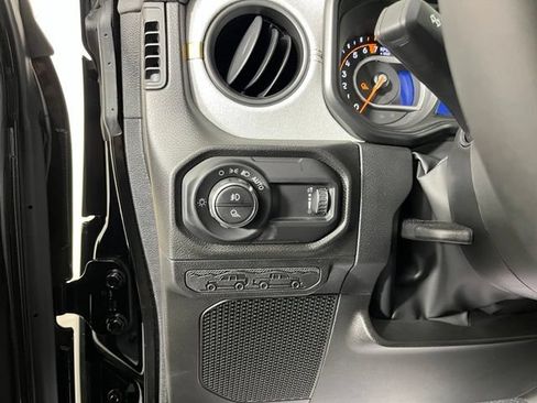 Used 2026 Jeep Gladiator Sport AWD/4WD image 19