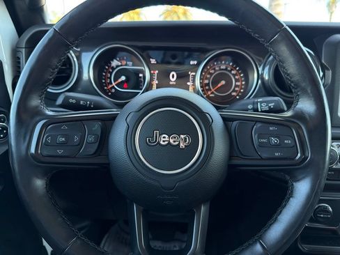 Used 2021 Jeep Gladiator Sport AWD/4WD image 18