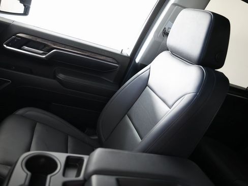 Used 2025 Chevrolet Silverado 3500 LTZ image 33