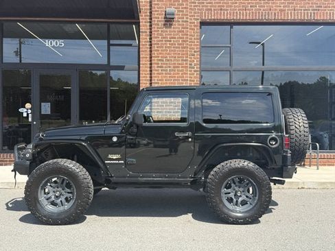 Used 2012 Jeep Wrangler Sahara w/ Connectivity Group AWD/4WD image 3