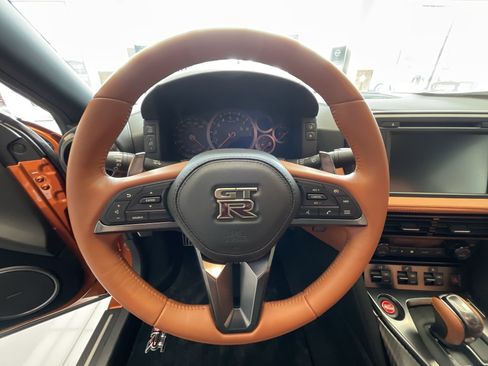 Used 2018 Nissan GT-R Premium w/ Premium Interior Package AWD/4WD image 16