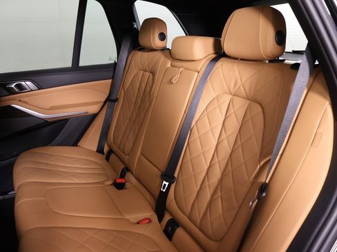 Used 2024 BMW X5 xDrive40i w/ Premium Package image 34