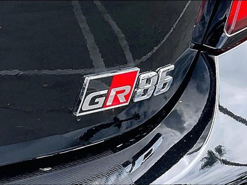 Certified 2025 Toyota GR86 Premium w/ ALL Weather Mat Package (TMS) RWD image 9