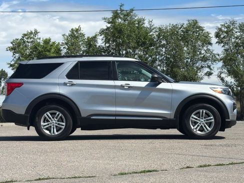 Used 2023 Ford Explorer XLT AWD/4WD image 8