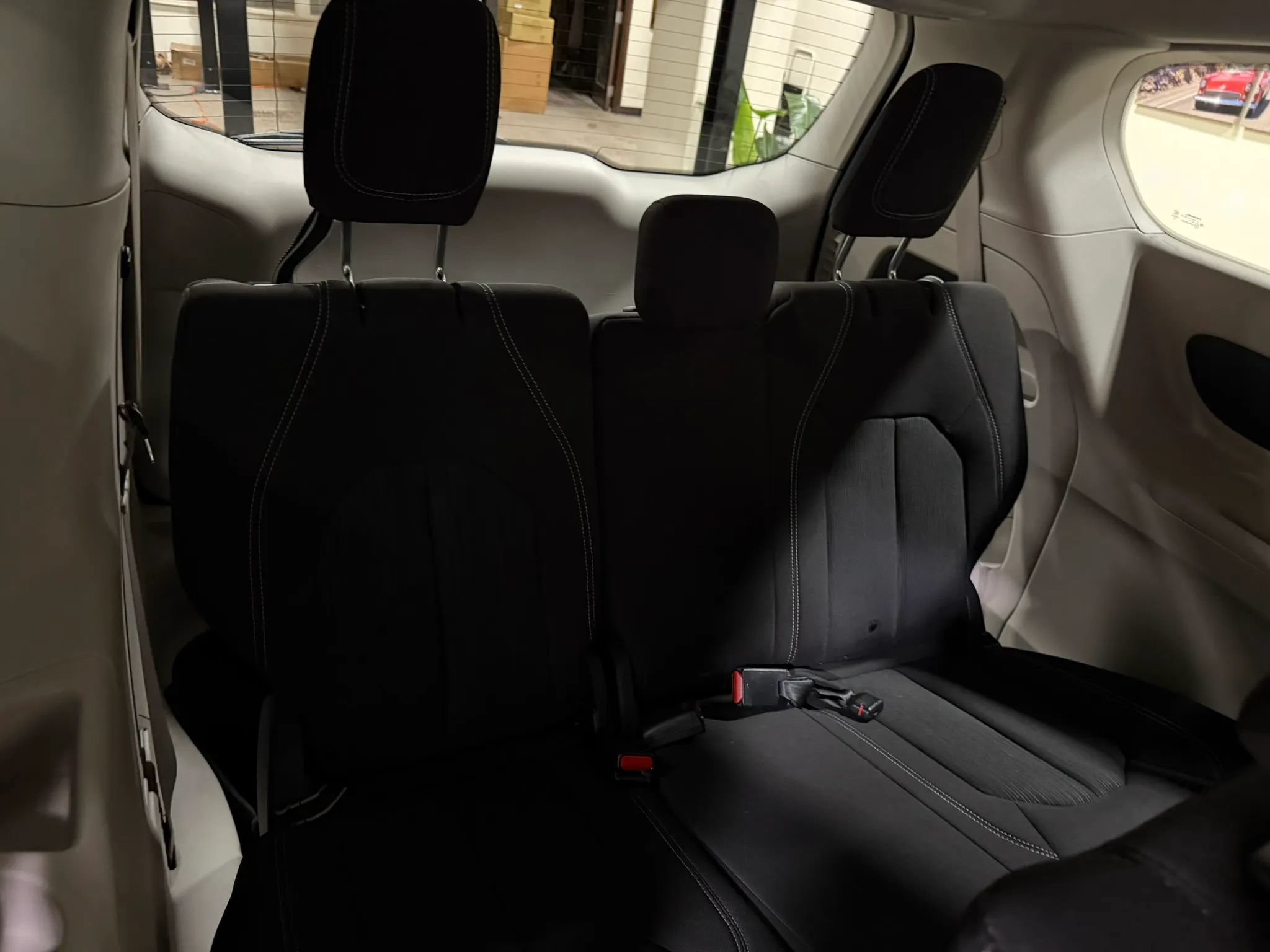 Used 2021 Chrysler Voyager L FWD image 35