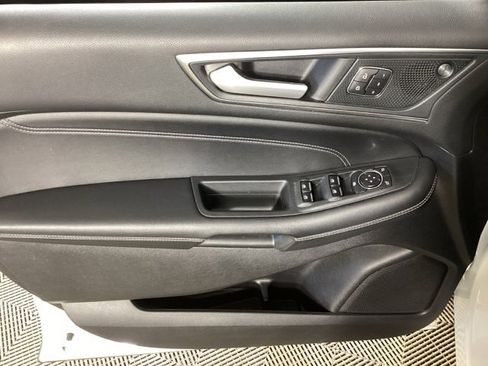 Used 2020 Ford Edge Titanium image 16
