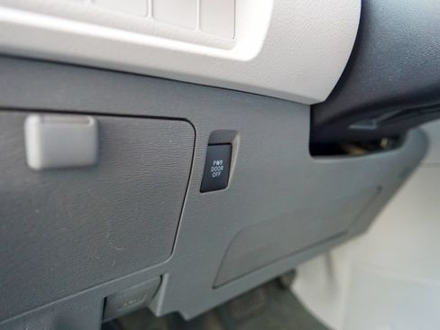 Used 2017 Toyota Sienna LE FWD image 19