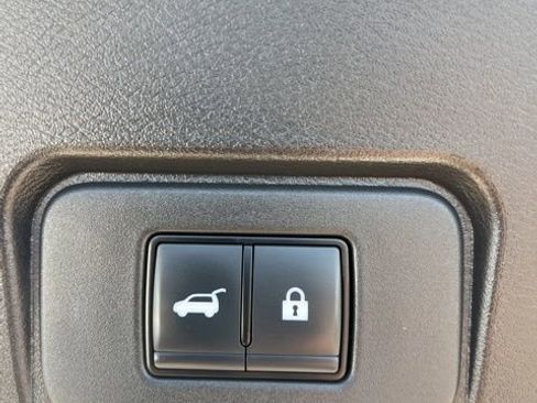 Used 2025 Nissan Rogue SV FWD image 30