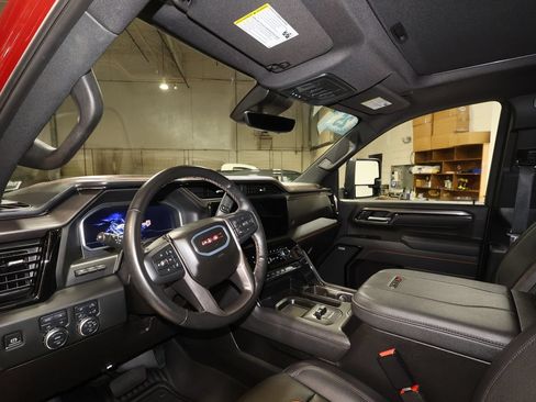 Used 2025 GMC Sierra 2500 AT4 w/ AT4 Premium Plus Package AWD/4WD image 9