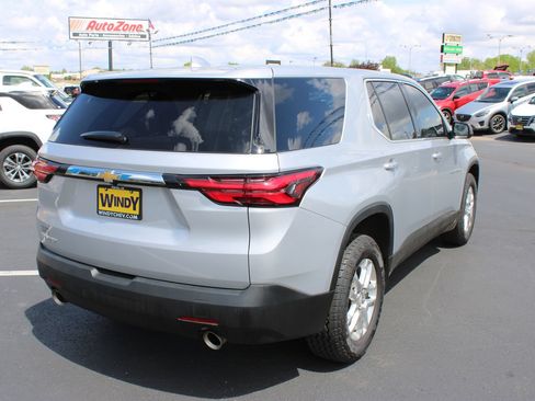 Used 2022 Chevrolet Traverse LS FWD image 9