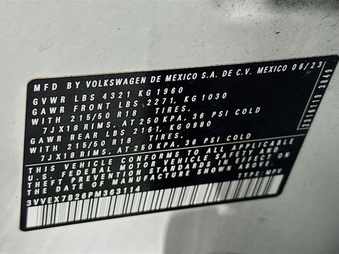 Used 2023 Volkswagen Taos SE w/ Panoramic Sunroof Package FWD image 12