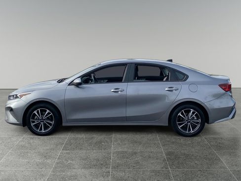 Used 2024 Kia Forte LXS w/ LXS Technology Package FWD image 2