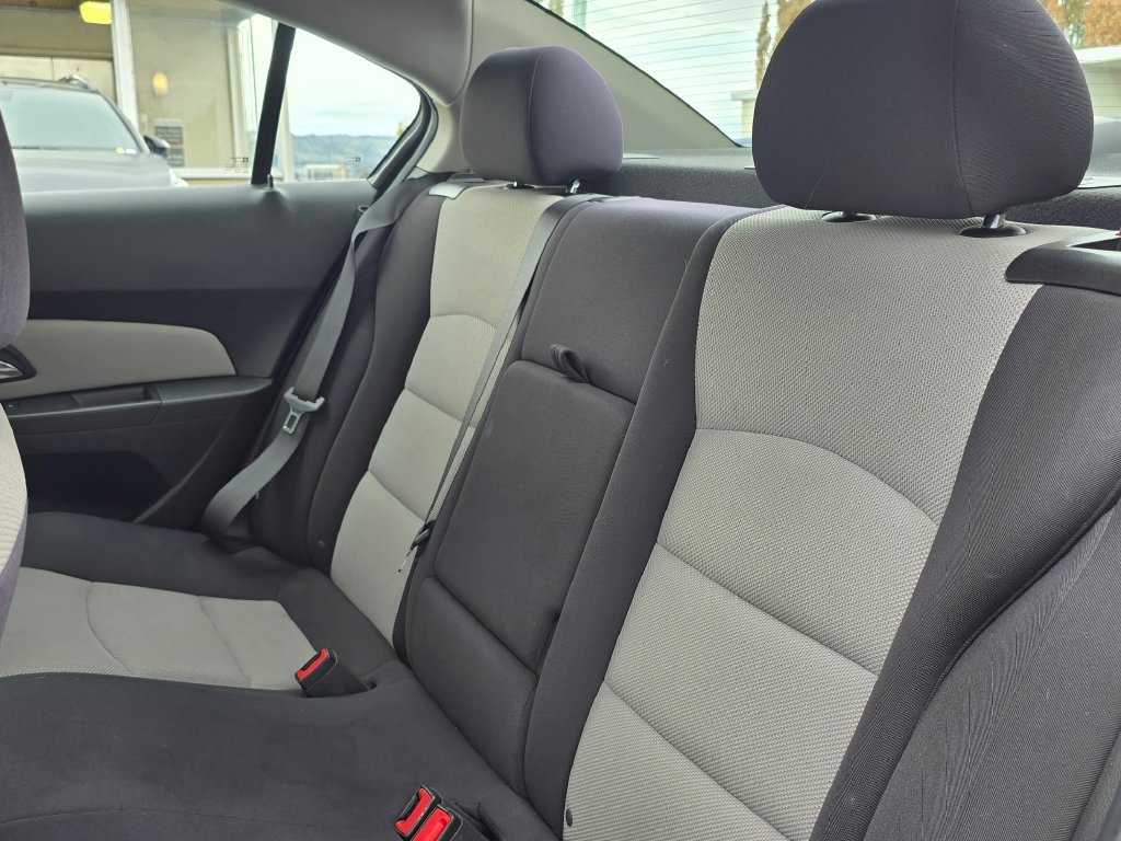 Used 2014 Chevrolet Cruze LS FWD image 17