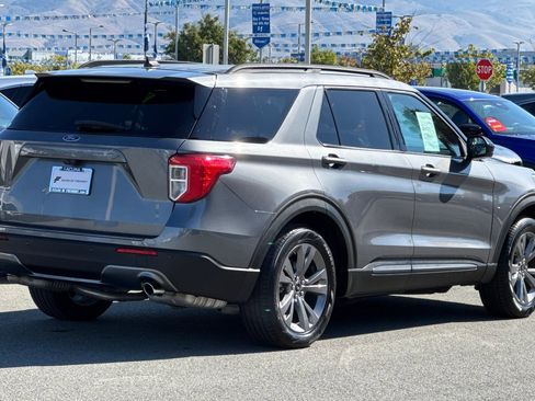 Used 2022 Ford Explorer XLT w/ Equipment Group 202A image 4