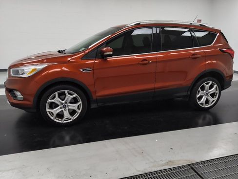 Used 2019 Ford Escape Titanium AWD/4WD image 2