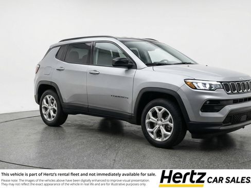 Used 2025 Jeep Compass Latitude AWD/4WD image 1