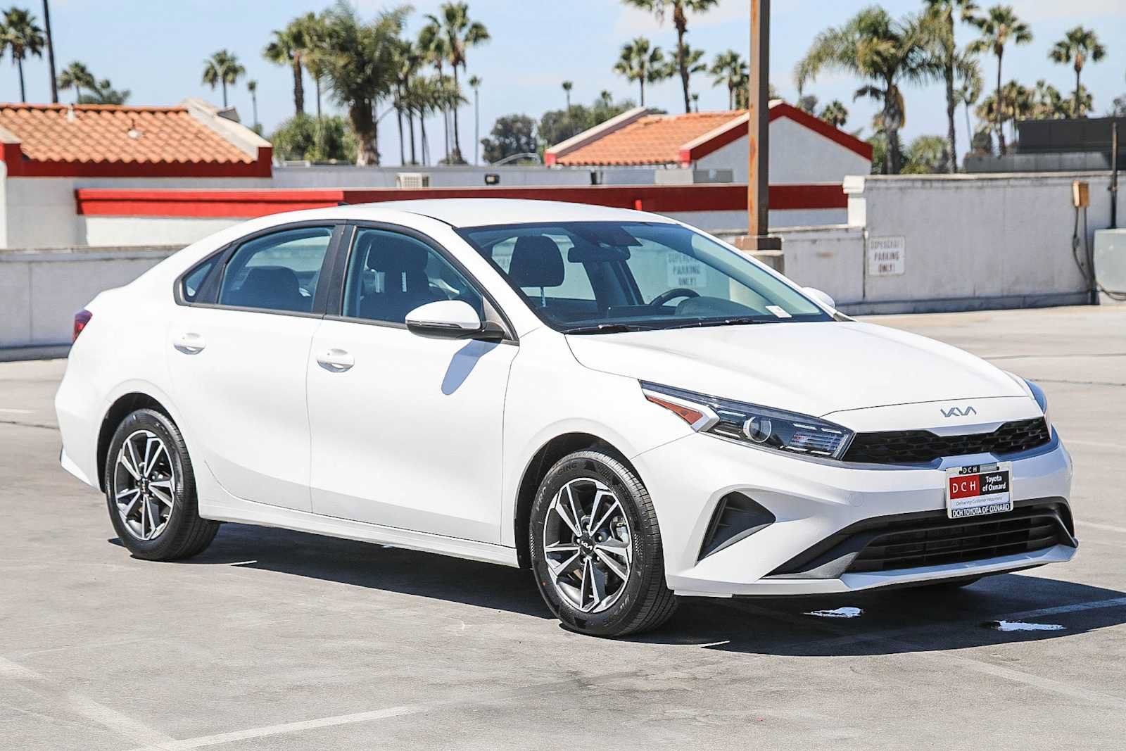 Used 2023 Kia Forte LXS w/ LXS Technology Package FWD image 4