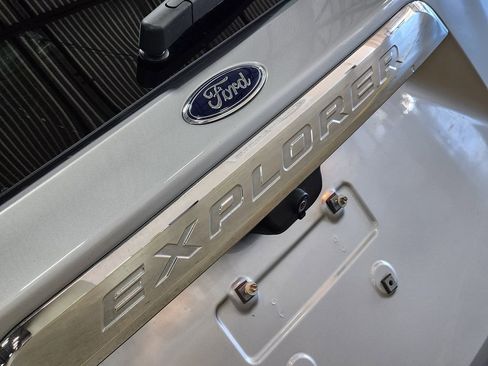 Used 2021 Ford Explorer XLT w/ Equipment Group 202A image 25