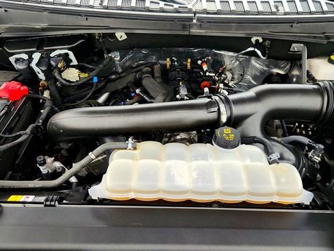 Used 2023 Ford Expedition Limited image 28