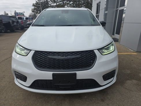 New 2026 Chrysler Pacifica Limited w/ S Appearance Package image 2