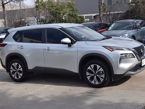 Used 2023 Nissan Rogue SV image 5