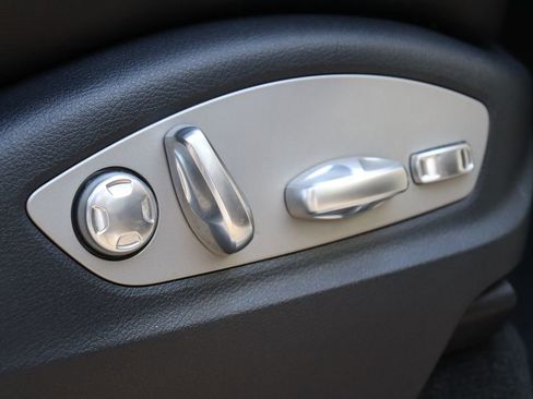 Used 2018 Porsche Cayenne Platinum Edition image 38