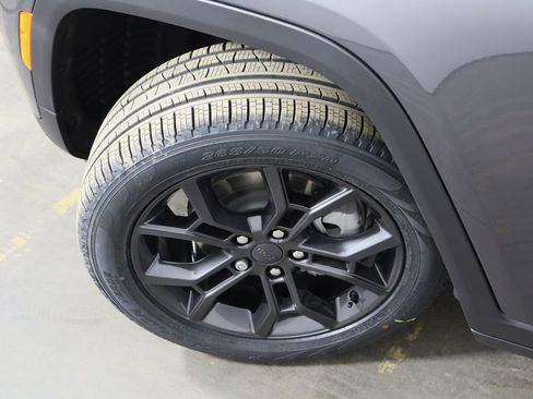 New 2025 Jeep Grand Cherokee Limited image 47