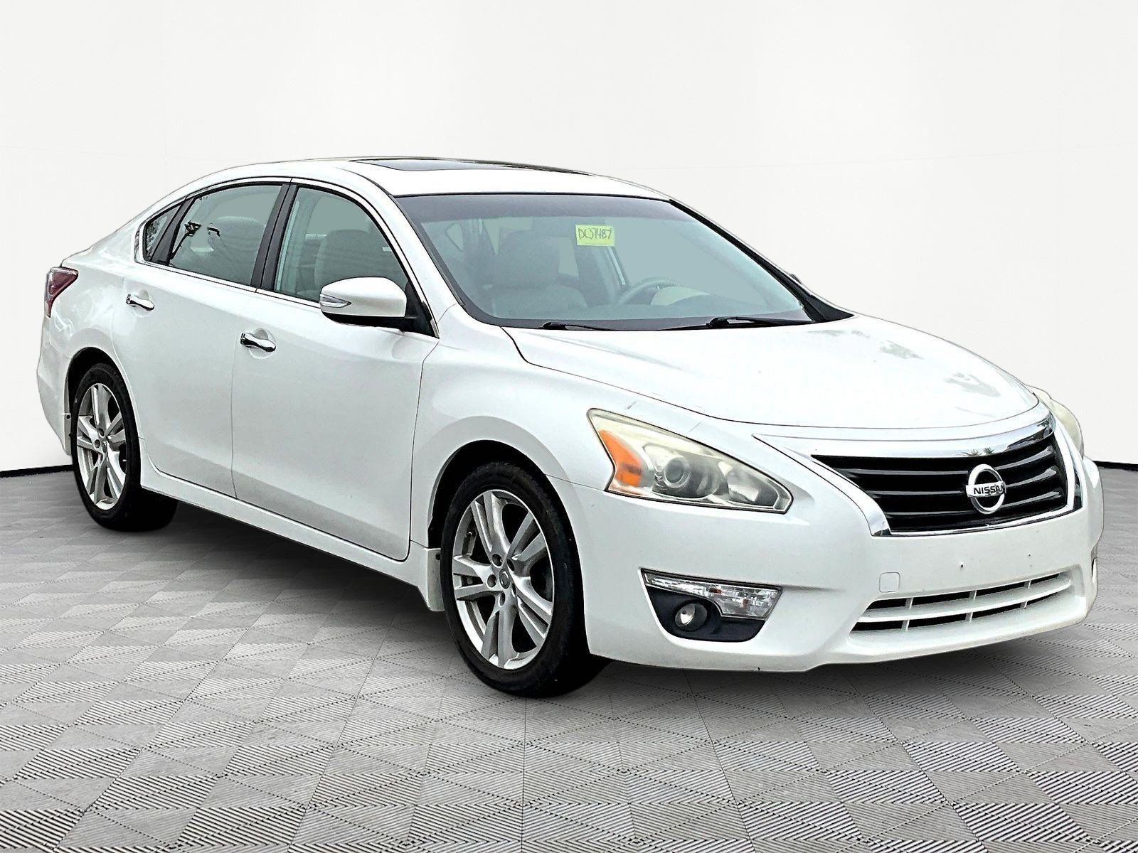 Used 2013 Nissan Altima 3.5 SL w/ Technology Pkg FWD image 3