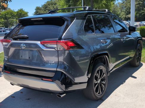 Used 2025 Toyota RAV4 XSE AWD/4WD image 10