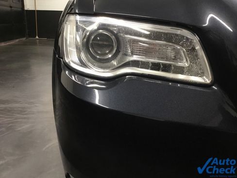 Used 2017 Chrysler 300 C AWD/4WD image 17