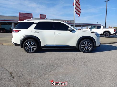 Used 2024 Nissan Pathfinder Platinum w/ Lighting Package (N93) image 3