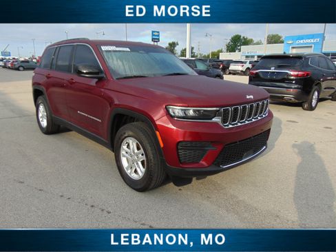 Used 2024 Jeep Grand Cherokee Laredo image 4