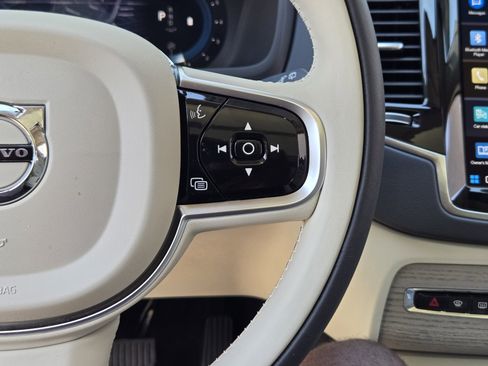 Certified 2025 Volvo XC90 B5 Ultra w/ Protection Package Premier image 39