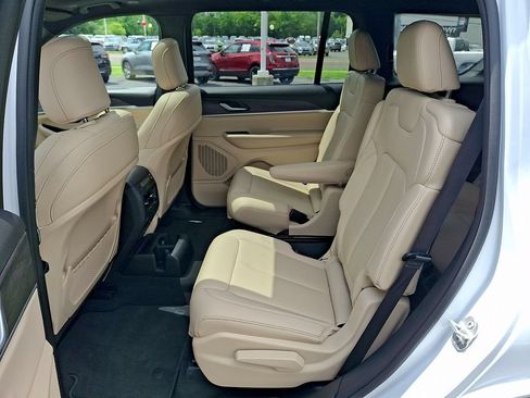 Used 2023 Jeep Grand Cherokee L Limited AWD/4WD image 14