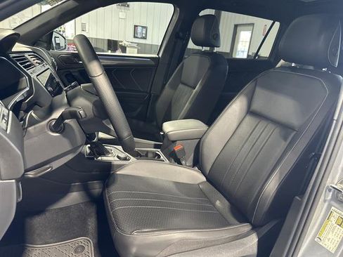 Certified 2022 Volkswagen Tiguan SE R-Line image 19
