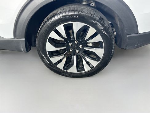 Used 2025 Ford Explorer Platinum w/ LUX Leather Package AWD/4WD image 11