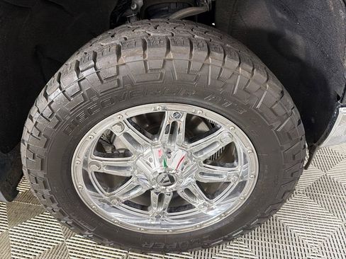 Used 2023 Chevrolet Silverado 1500 LT w/ Z71 Off-Road Package image 12